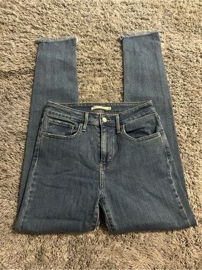 Levi's Women's Skinny Jeans in Blue Denim